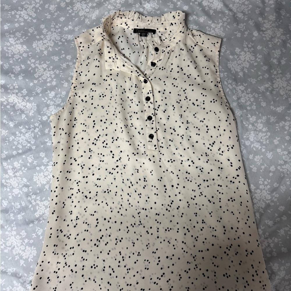Dalia Cream and Black Sleeveless Blouse